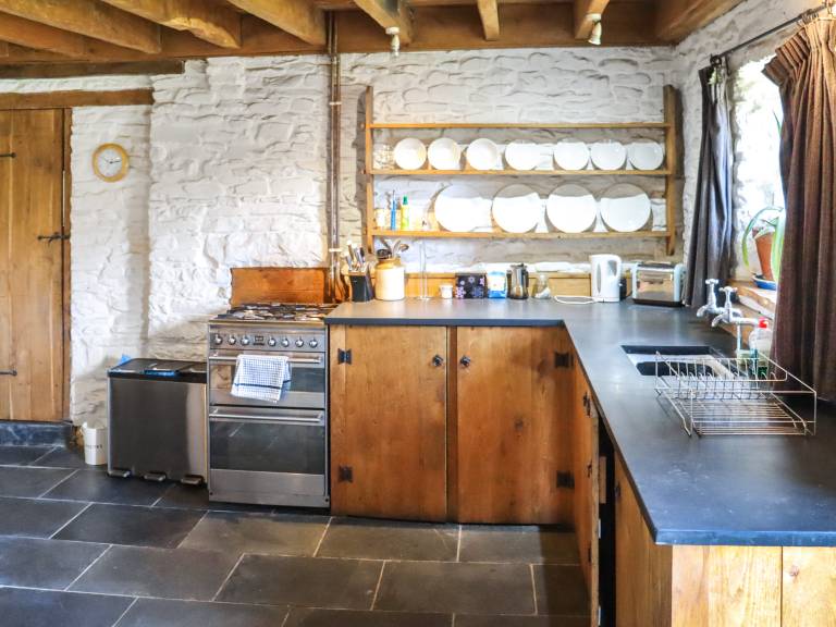 Family-oriented pleasant cottage with hot tub | River view | Pets allowed — photo 5