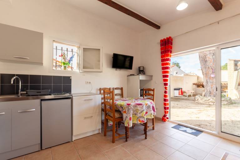 Côte Bleue holiday flat in La Couronne with shared garden, close to the beach — photo 5