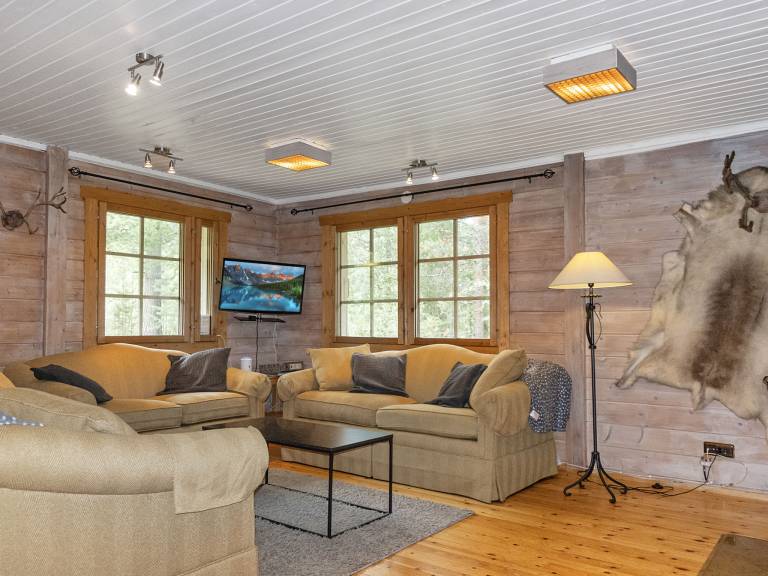 Vacation home with sauna & patio — photo 5