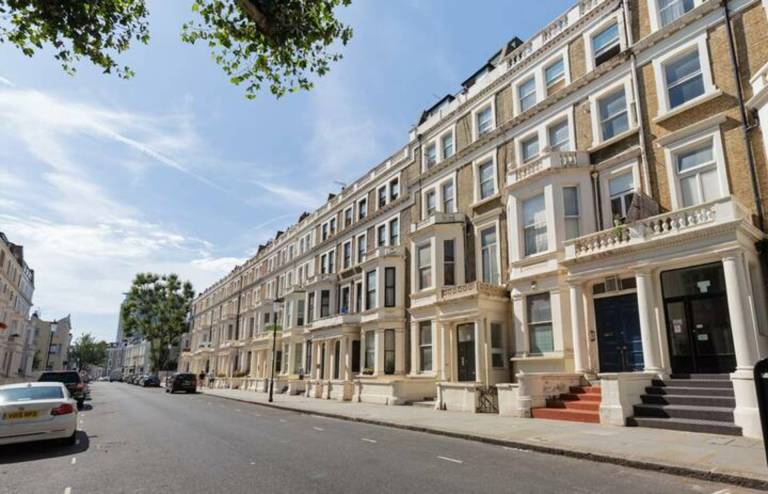 Gorgeous 1BD Flat 3 mins to Earl s Court Station