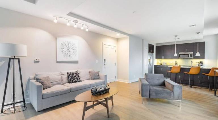 Charming rental apartment with pool | Pets are welcome in Baltimore, MD