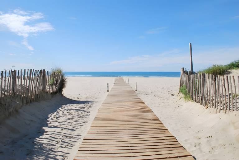 Apartment with patio & pool | Sea view | Beach nearby | Pets are welcome in Agde