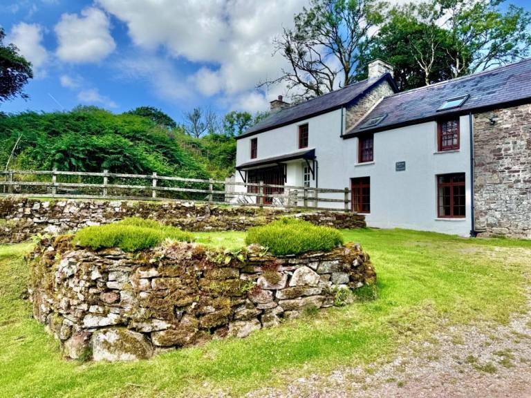 Fully equipped cottage with barbecue & garden | Pets are welcome in Carmarthen