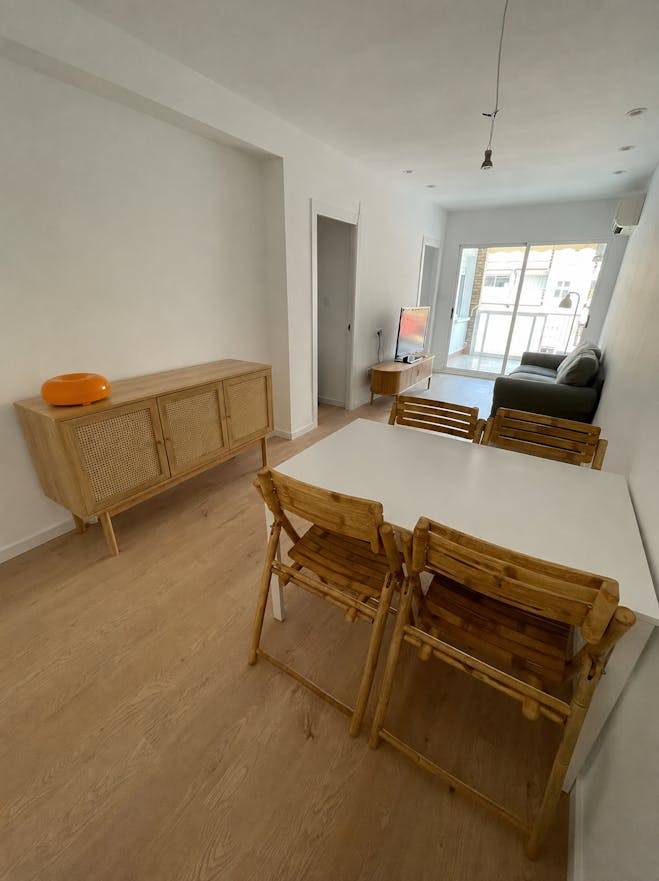 102 M² Apartamento ∙ 4 Habitaciones ∙ 4 Huéspedes - Valencia