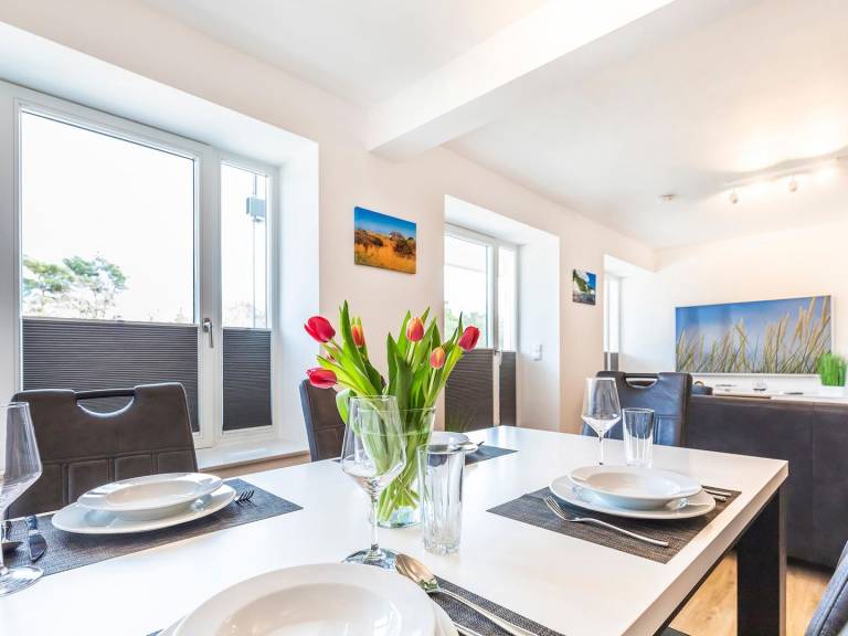 FeWo Dünenheide 2.1: Familienfreundliche 85 m² Ferienwohnung mit Balkon — photo 2