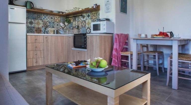 Apartment with pool, patio & garden | Pets allowed — photo 5