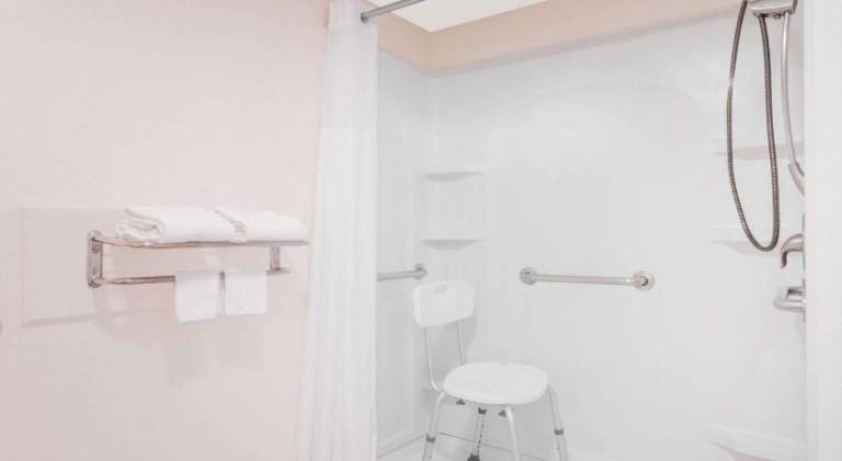 Regency Inn & Suites-Hamilton Place — photo 3