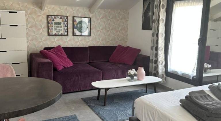 Apartment with 1 room for 2 persons in Charbonnieres-les-Bains