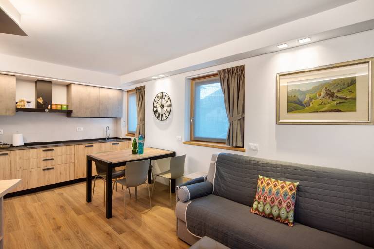 Apartment 'Chalet Emma Isolaccia' with Mountain View, Private Terrace and Wi-Fi in Valdidentro