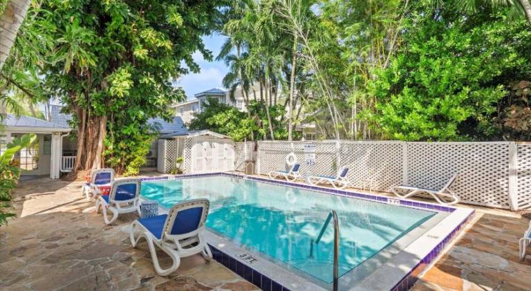 Vacation home with pool | Next to Southernmost Point — photo 3