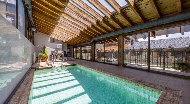 Serviced apartment with pool, garden & sauna — photo 3