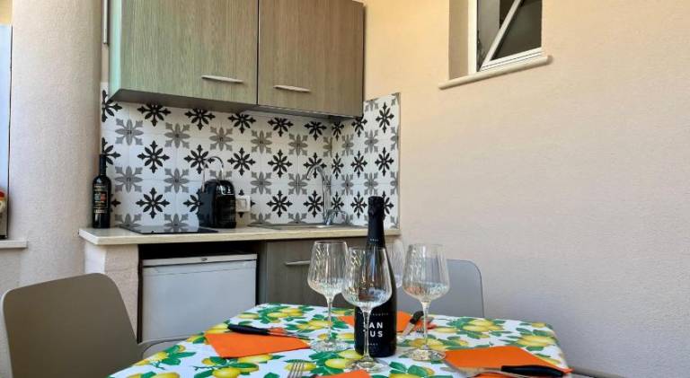 Beautiful serviced apartment with patio | Beach nearby | Perfect for remote work | Dogs allowed — photo 5