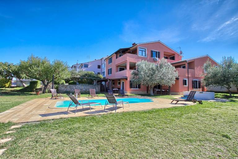 Great Apartment 400 meters to beach with pool, jacuzzi — photo 4