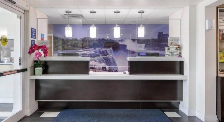 SureStay Plus by Best Western Niagara Falls East — photo 2