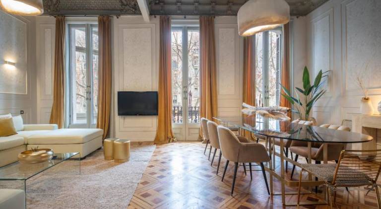 Children-friendly serviced apartment with patio | Near Casa Batlló | Pets allowed — photo 2