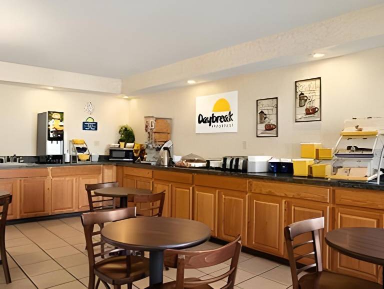 Rodeway Inn & Suites Monroeville Pittsburgh