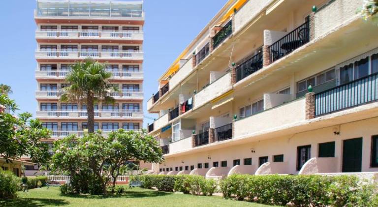 Nice rental apartment with patio, yard & private pool | Next to the beach | Dogs allowed — photo 4