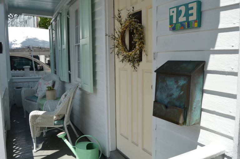 Child-friendly nice vacation home with garden, patio & private pool | Next to Duval Street | Garden view | Pets allowed — photo 4