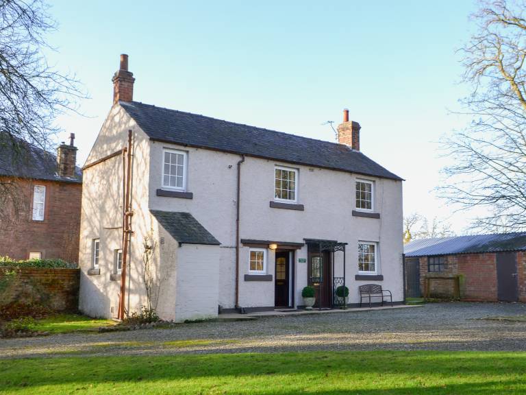 Family-oriented charming cottage with garden | River view | Pet-friendly in Carlisle