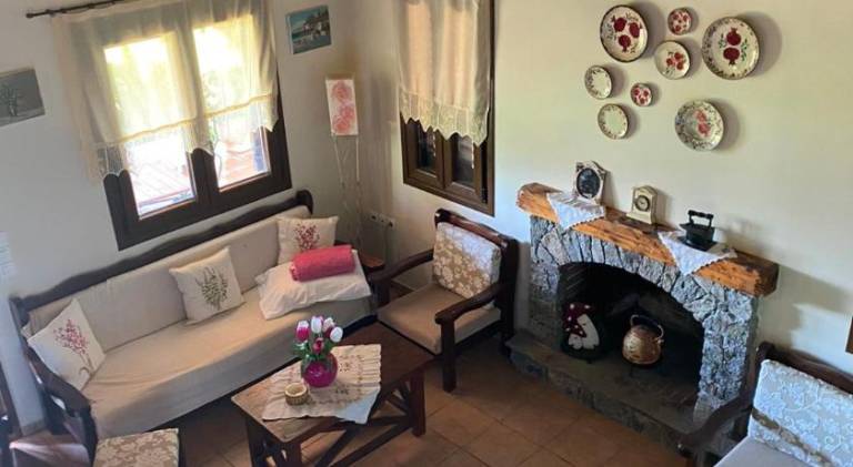 Vacation home with barbeque, terrace & yard — photo 2