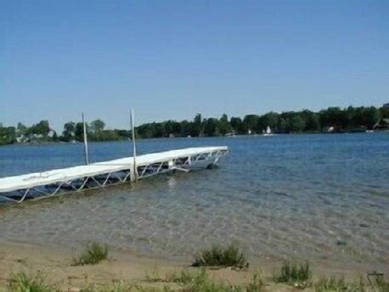 House  Twin Lake