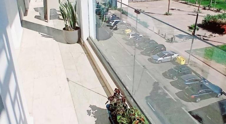 Apartment with pool — photo 3