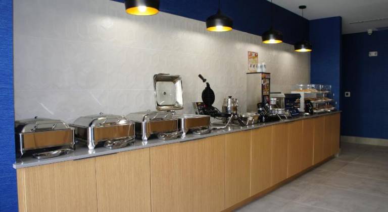 La Quinta Inn & Suites by Wyndham Katy — photo 5