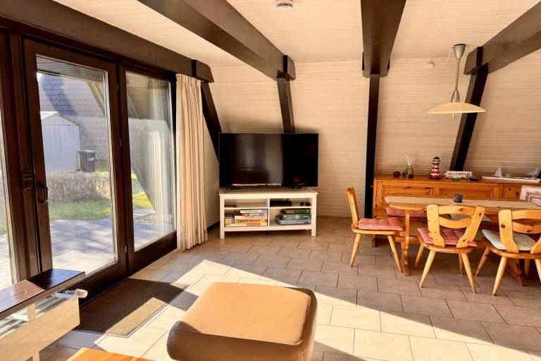 Vacation home with patio & garden — photo 3