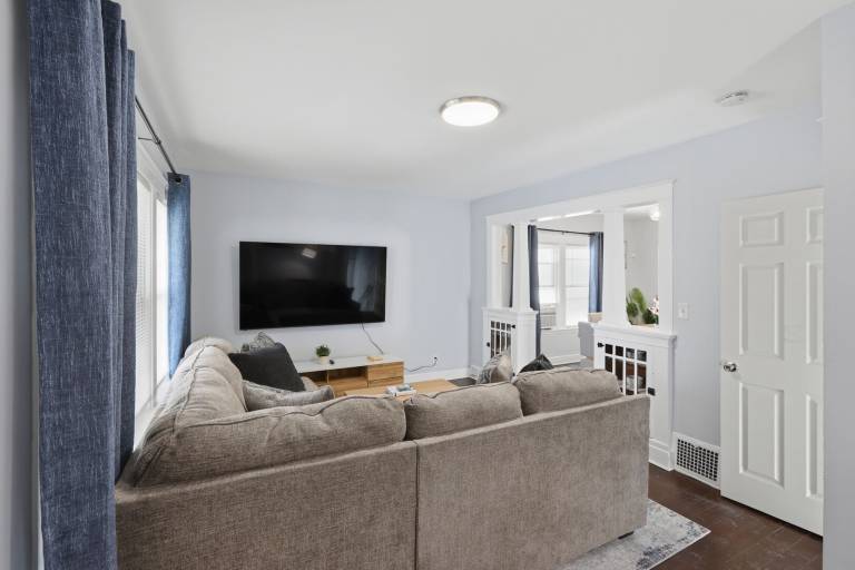 Modern Niagara Loft with Private Sunset Balcony — photo 3