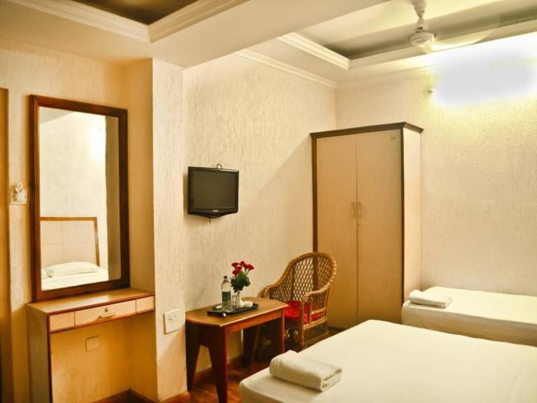 Open Hotel by Olive G SILVER SS hotel