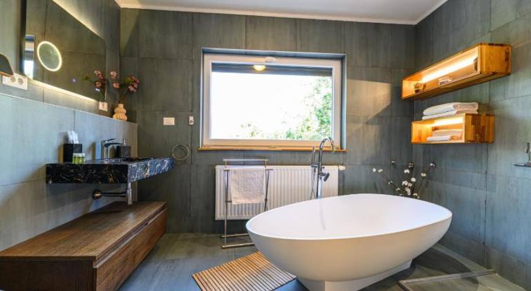 House with jacuzzi — photo 2
