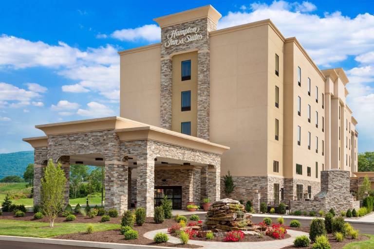 Hampton Inn & Suites Williamsport Faxon Exit