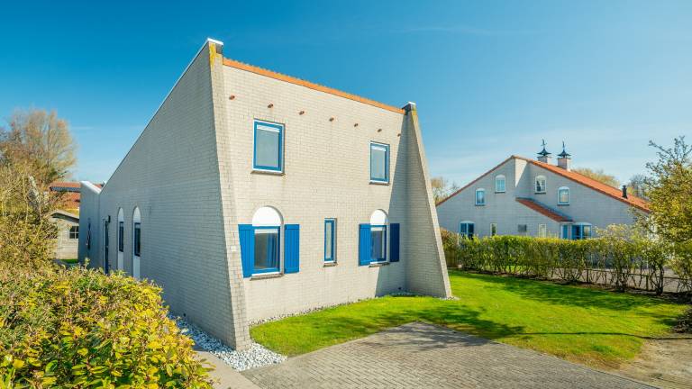 8X bungalow