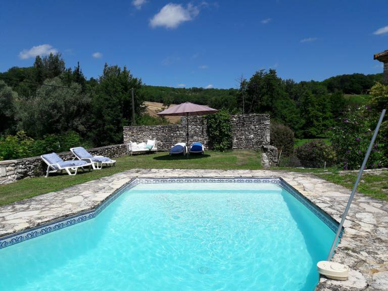 Cottage 'Dans Hameau' with Private Pool, Private Terrace and Wi-Fi in Cahors