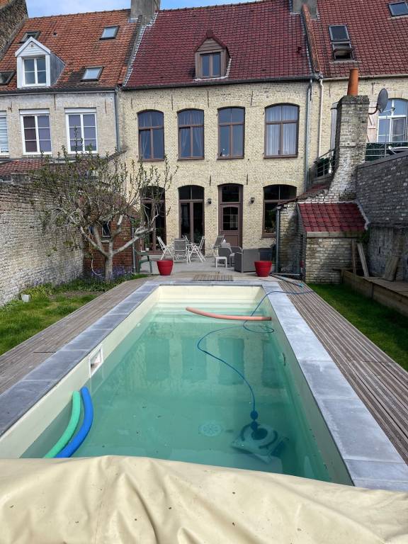 Family-friendly wonderful house with pool, yard & BBQ | Garden view | Good for workation | Dogs allowed in Calais