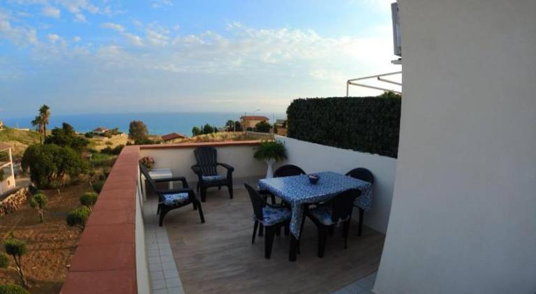 Serviced apartment with terrace, private pool & garden — photo 5