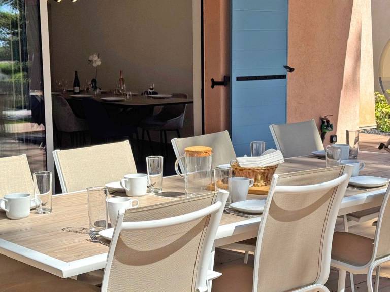 Fully equipped vacation home with private pool, BBQ & patio | Close to the beach | Pets are welcome — photo 5