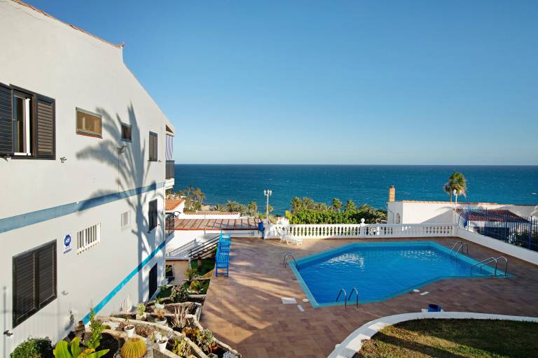 Apartamento Sol Del Sur with Sea View, Pool, Wi-Fi & Garden in San Bartolomé de Tirajana