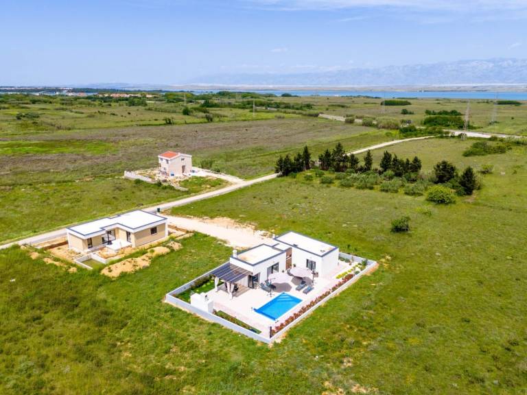 Fully equipped wonderful house with grill, private pool & patio | Pets are welcome — photo 4