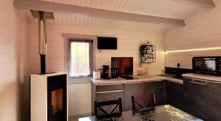 Chalet with terrace, barbecue & garden — photo 3