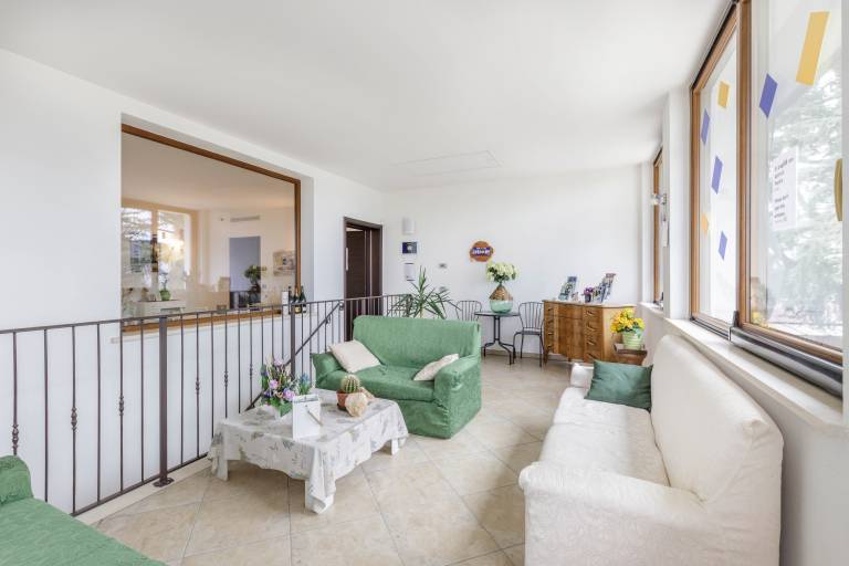 Holiday Apartment "La Siesta" with Shared Garden, Balcony & Wi-Fi in Villafranca di Verona