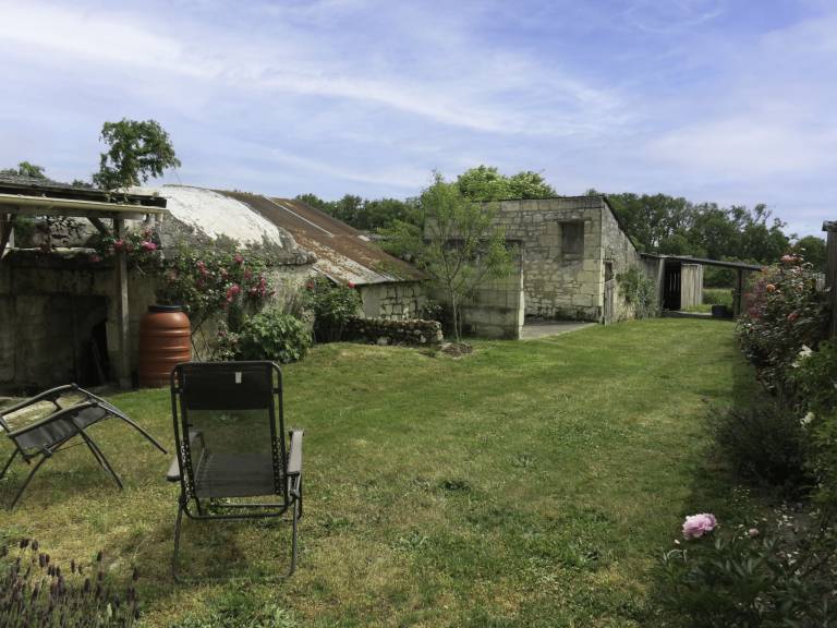 House with BBQ, yard & patio — photo 2