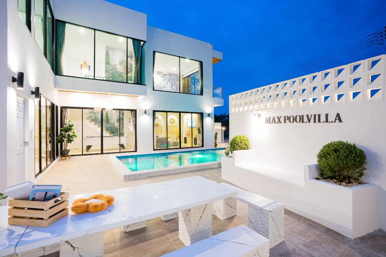 Villa with BBQ, private pool & terrace | Perfect for remote work | Pets are welcome in Sattahip