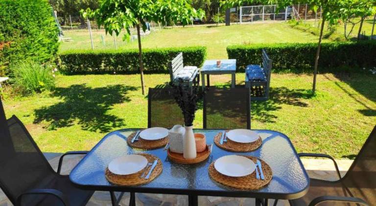 Vacation home with yard, patio & barbeque — photo 3