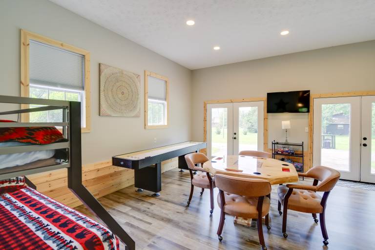 Fire Pit + Hot Tub: Family Cabin in Seiverville! — photo 5
