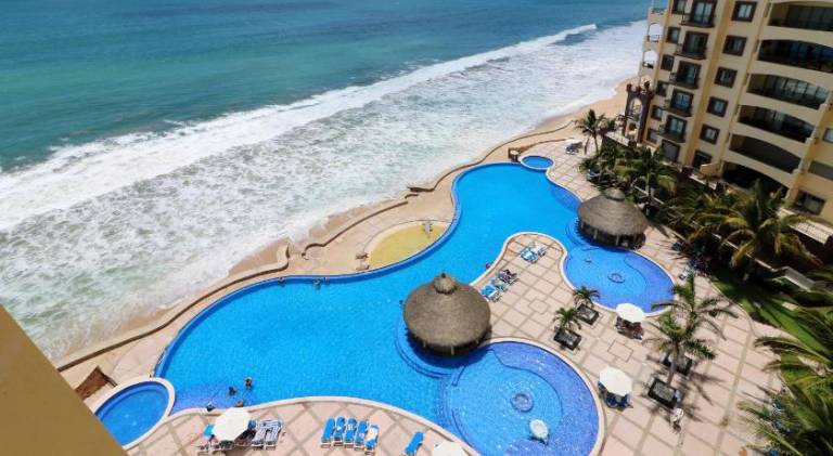 Holiday apartment with pool & hot tub — photo 3