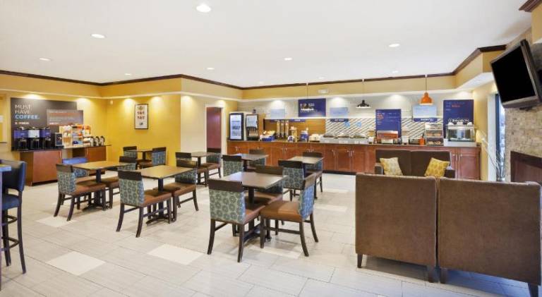 Holiday Inn Express Hotel & Suites Circleville By IHG — photo 3