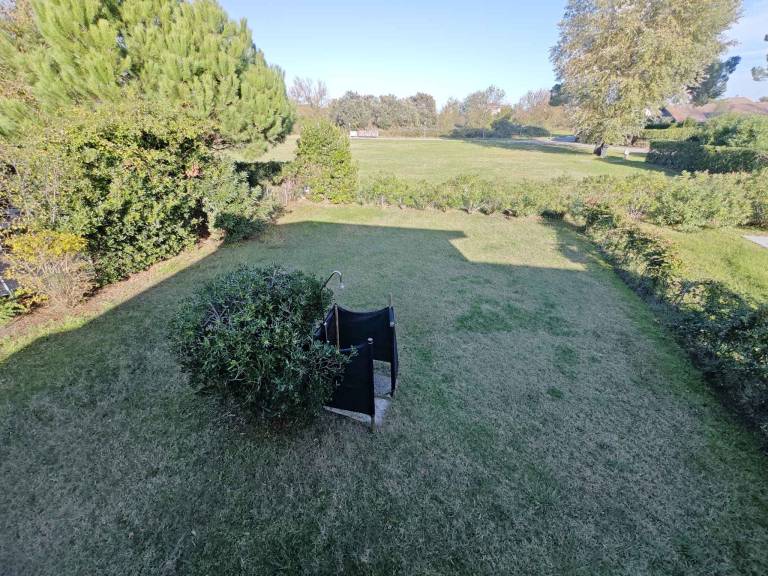 House with yard & BBQ — photo 5