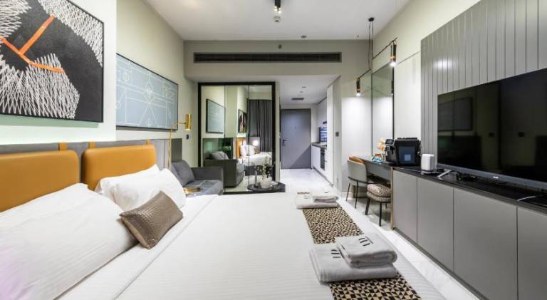 Beautiful holiday apartment with pool & jacuzzi | Close to The Dubai Fountain | Pets allowed in Dubai