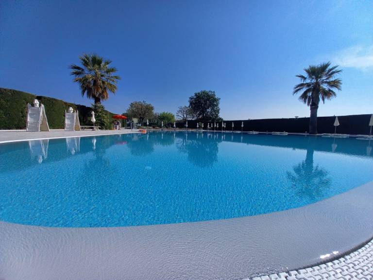 Fully equipped rental apartment with barbecue, yard & patio | Nature view | Pets allowed — photo 4